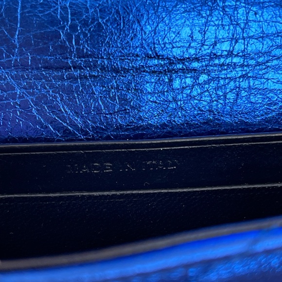 SOLD 💙Cool metallic blue quilted envelope card wallet💙 - Picture 9 of 12